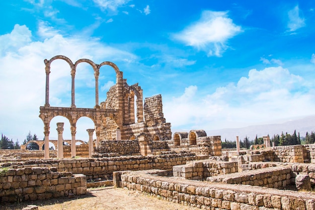 Piękny widok na ruiny starożytnego miasta Anjar, Liban