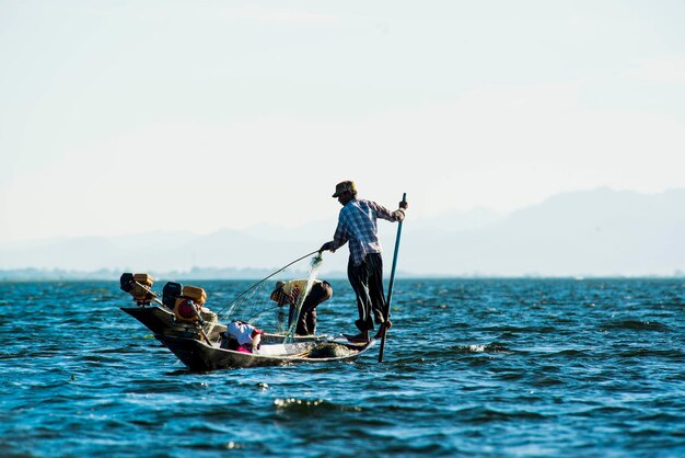 Piękny widok na rybaka w Inle Lake Myanmar