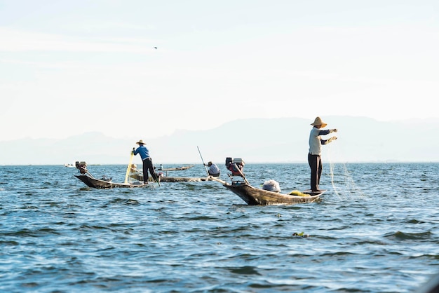 Piękny widok na rybaka w Inle Lake Myanmar