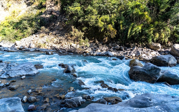 piękny widok na rzekę Budi Gandagi w Gorkha, Nepal.