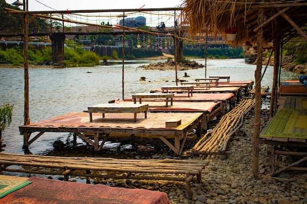 Piękny widok na rzekę Nansong położoną w Vang Vieng Laos