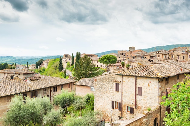 Piękny widok na średniowieczne miasto San Gimignano, Włochy