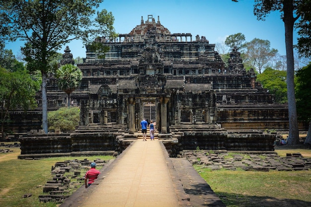 Piękny widok na świątynię Angkor Wat znajdującą się w Kambodży Siem Reap