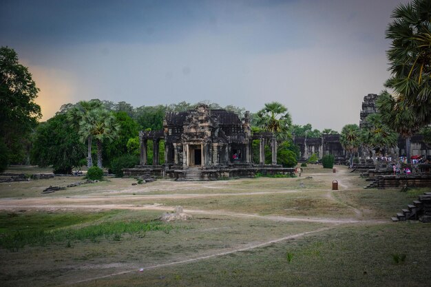 Piękny widok na świątynię Angkor Wat znajdującą się w Kambodży Siem Reap