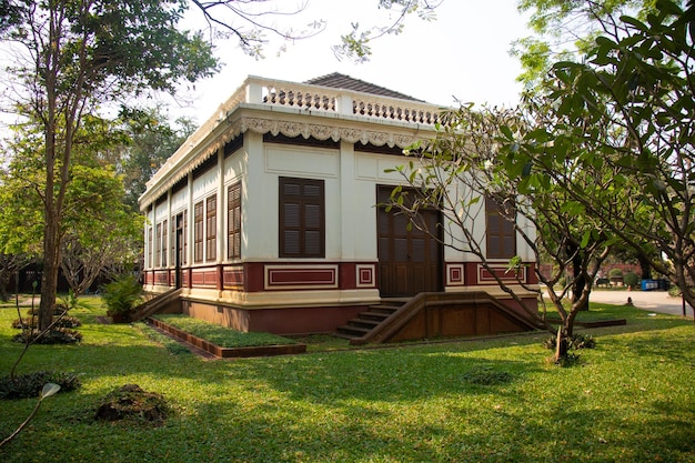 Piękny widok na świątynię buddyjską znajdującą się w Kambodży Siem Reap