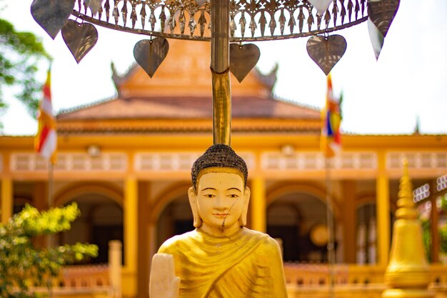 Zdjęcie piękny widok na świątynię buddyjską znajdującą się w kambodży siem reap