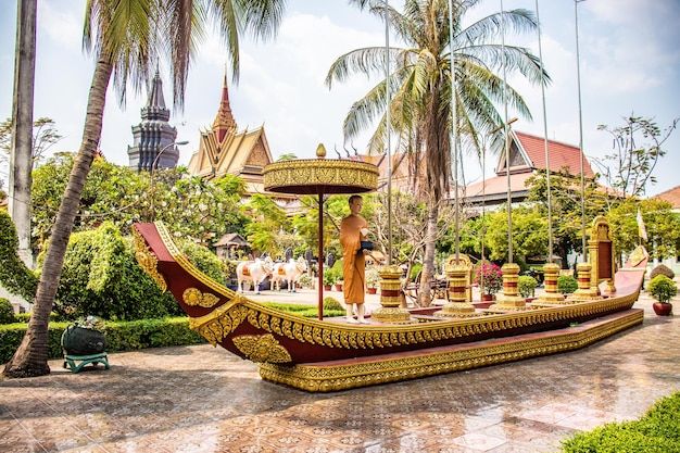 Piękny widok na świątynię buddyjską znajdującą się w Kambodży Siem Reap