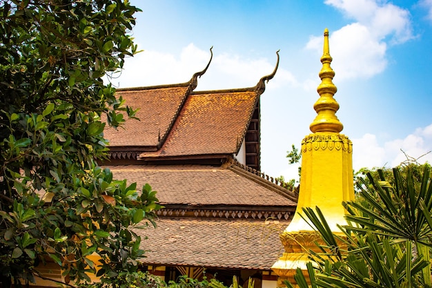 Piękny widok na świątynię buddyjską znajdującą się w Kambodży Siem Reap