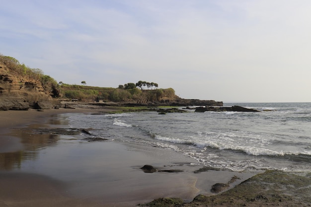 Piękny widok na świątynię Tanah Lot znajdującą się na Bali w Indonezji