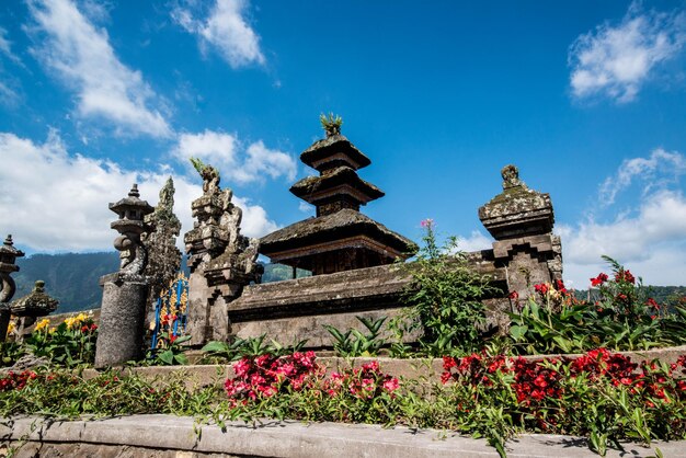 Piękny widok na świątynię Ulun Danu Batur znajdującą się na Bali w Indonezji