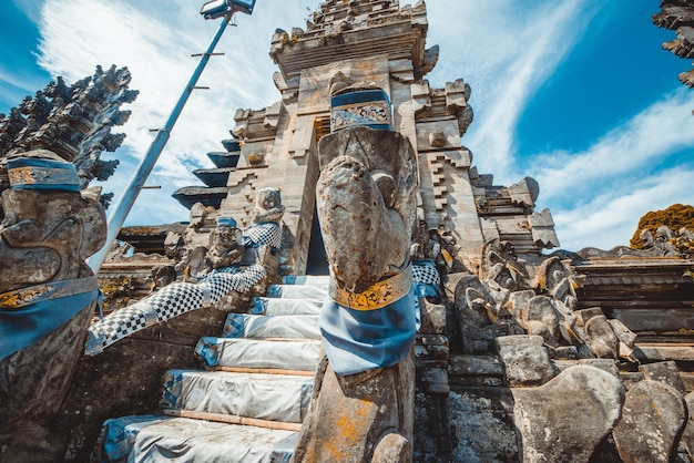Piękny widok na świątynię Ulun Danu Beratan znajdującą się na Bali w Indonezji