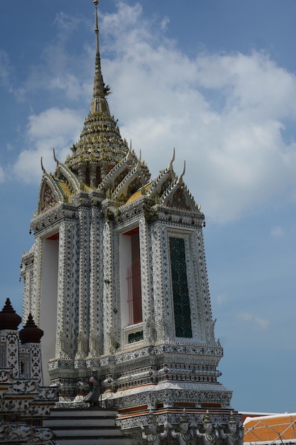 Piękny widok na świątynię Wat Arun znajdującą się w Bangkoku w Tajlandii