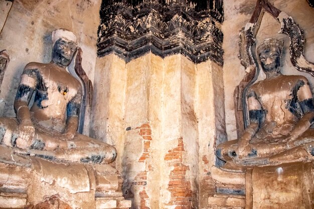 Piękny widok na świątynię Wat Chaiwatthanaram znajdującą się w Ayutthaya Thailand