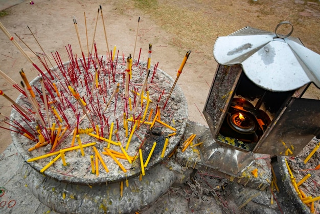 Piękny widok na świątynię Wat Lokaya Sutharam znajdującą się w Ayutthaya Thailand