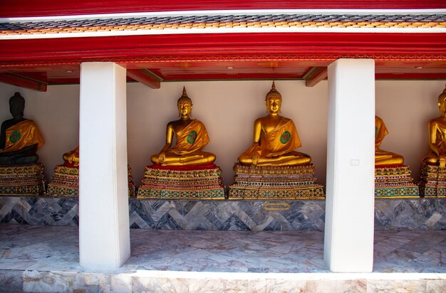 Piękny widok na świątynię Wat Pho znajdującą się w Bangkoku w Tajlandii