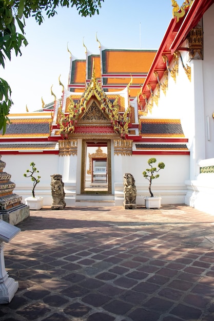 Piękny widok na świątynię Wat Pho znajdującą się w Bangkoku w Tajlandii