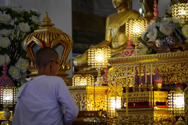 Piękny widok na świątynię Wat Songkran znajdującą się w Bangkoku w Tajlandii