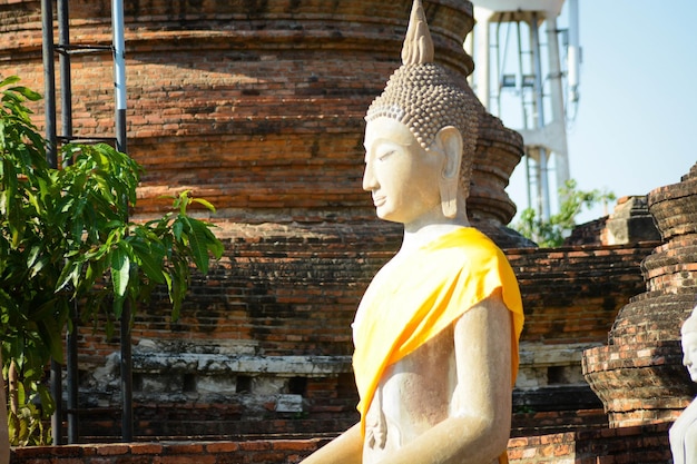 Piękny widok na świątynię Wat Yai Chai Mongkhol znajdującą się w Ayutthaya Tajlandia
