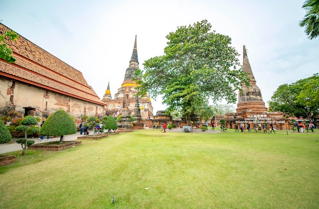 Piękny widok na świątynię Wat Yai Chai Mongkhon znajdującą się w Ayutthaya Tajlandia