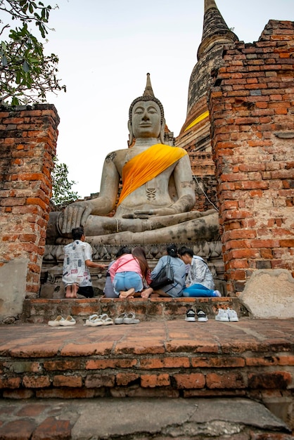 Piękny widok na świątynię Wat Yai Chai Mongkhon znajdującą się w Ayutthaya Tajlandia