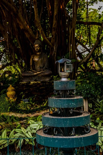 Piękny widok na Wat Rong Khun Białą Świątynię znajdującą się w Chiang Rai Tajlandia