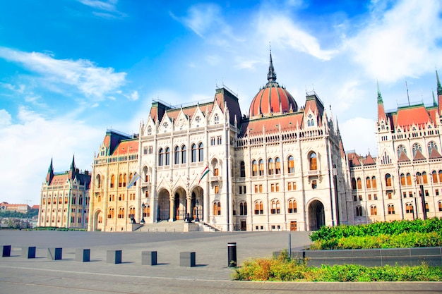 Piękny Widok Na Węgierski Parlament Z Placu Lajosa Kosuty Przed Budapesztem