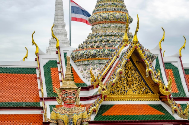 Piękny widok na Wielki Pałac Świątyni Wat Phra Kaew w Bangkoku Tajlandia