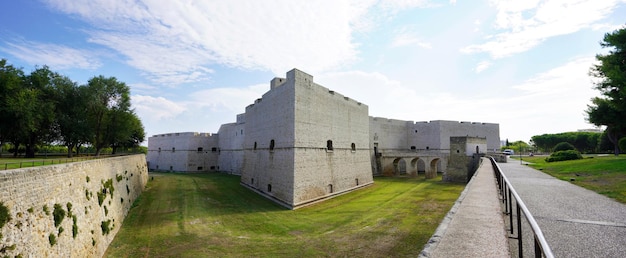 Piękny widok na zamek Barletta Apulia Włochy Szeroki kąt panoramiczny baner