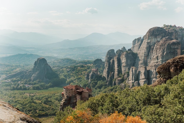 Piękny widok panoramiczny na góry. Klasztory w meteora, Grecja