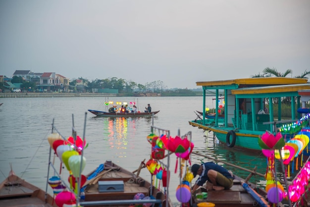 Piękny widok panoramiczny na miasto hoi an w Wietnamie