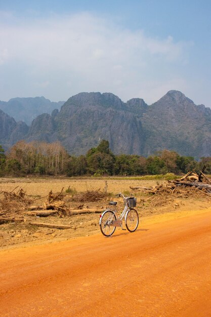 Piękny widok panoramiczny na Vang Vieng w Laosie