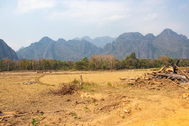 Piękny widok panoramiczny na Vang Vieng w Laosie