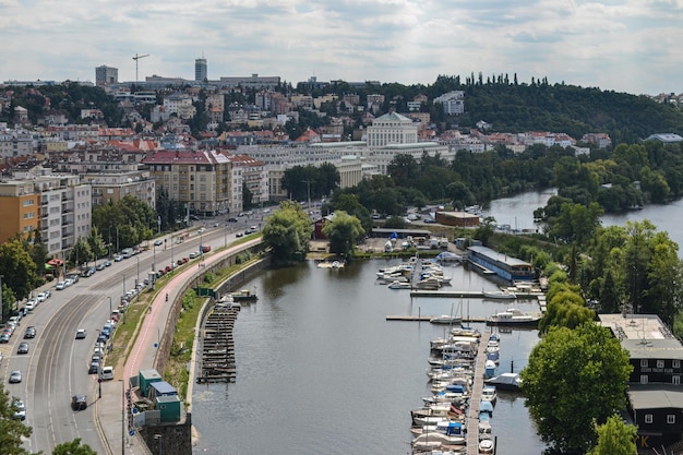 Piękny widok z góry na miasto Praga w Republice Czeskiej