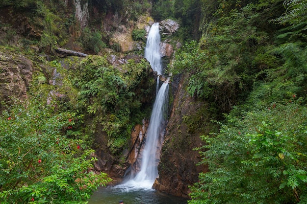 Piękny wodospad w Chile, Ameryce Południowej.