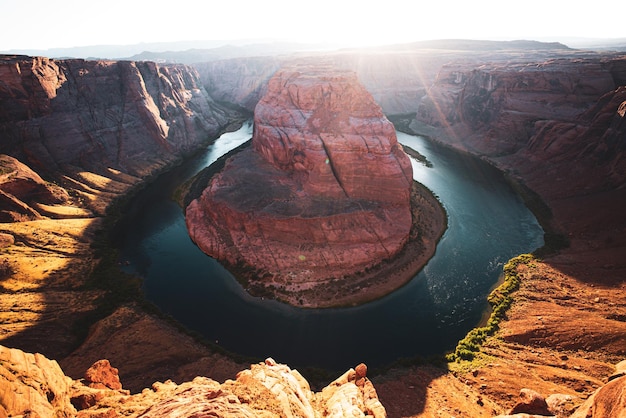 Piękny wschód słońca na zakręcie podkowy na rzece colorado w glen canyon arizona usa