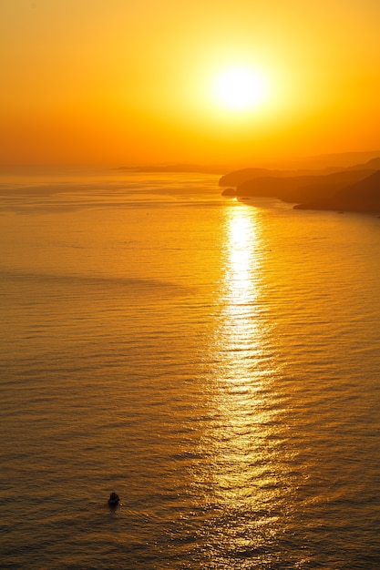 Piękny zachód słońca krajobraz horyzont oceanu. zachód słońca horyzont widok na morze. Widok na zachód słońca na morze