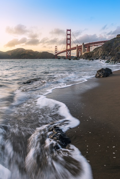 Piękny zmierzch i Golden Gate Bridge