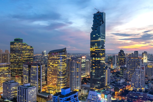 Piękny zmierzch Metropolita Bangkok miasta śródmieścia krajobraz Bangkok