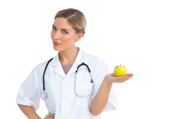 Pielęgniarka gospodarstwa zielone jabłko
