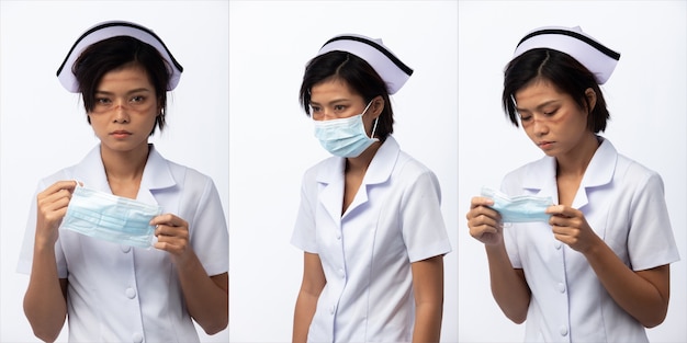 Pielęgniarka zdjąć maskę ochronną po pracy i znaleźć ślad rany używania maski przez długi czas, pół ciała z lat 20-tych nosić azjatyckie kobiety Pielęgniarka biały mundur, białe tło na białym tle