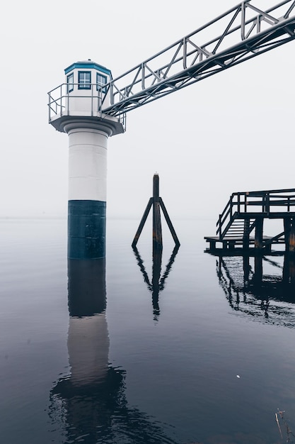 Zdjęcie pier nad morzem przeciwko niebu