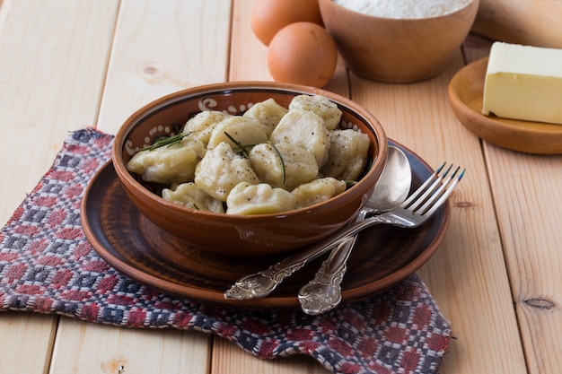 Pierogi Faszerowane Mięsem, Ravioli, Pierogi. Pierogi Z Nadzieniem. Kuchnia Rosyjska Skopiuj Miejsce