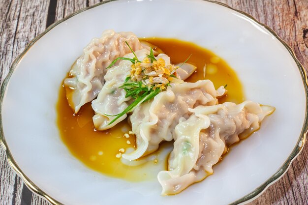 Pierogi Wieprzowe Gyoza Z Sosem Na Starym Drewnianym Tle Vintage