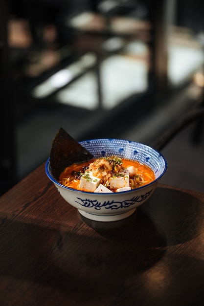 Pikantne Japońskie Miso Tofu Ramen Z Kimchi