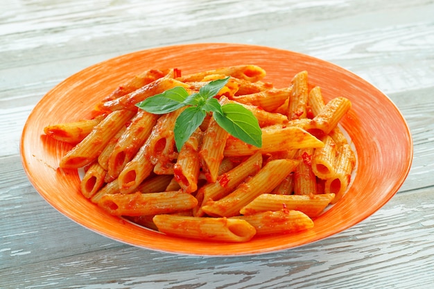 Pikantny Makaron Penne Alla Vodka Z Płatkami Chili