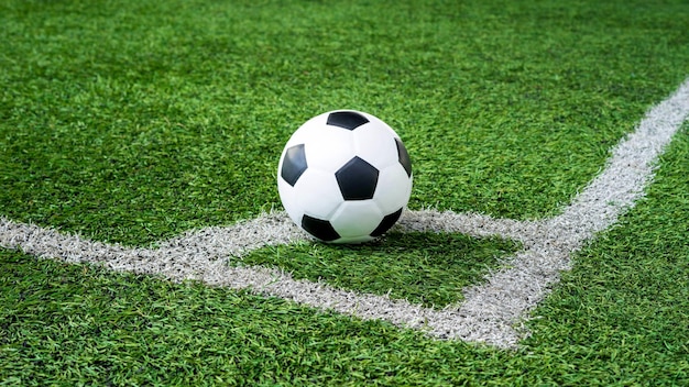 Piłka nożna Piłka nożna na linii rzutu rożnego piłki i teksturę tła boiska do piłki nożnej