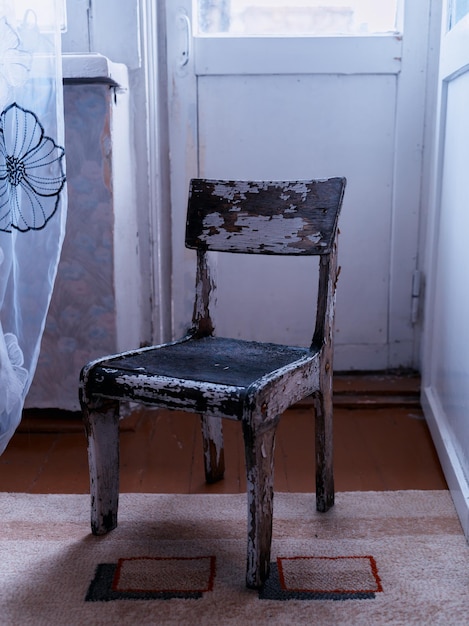 Zdjęcie pionowe vintage zsrr stare antyczne krzesło tło obiektu tło