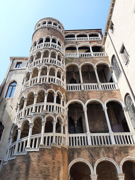 Pionowy niski kąt Palazzo Contarini del Bovolo (Palazzo Contarini Minelli dal Bovolo)