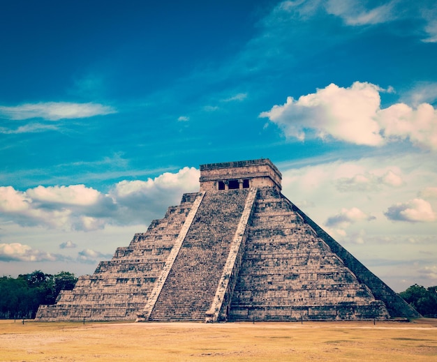 Zdjęcie piramida majów w chichen-itza w meksyku