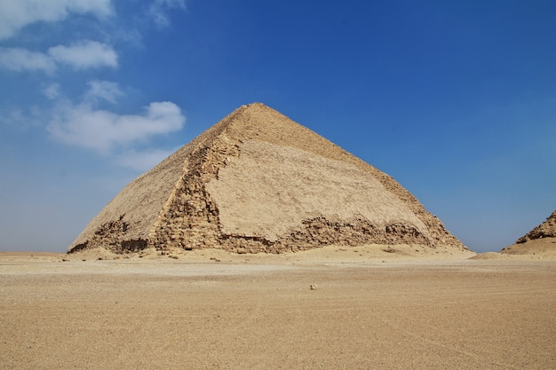 Piramidy w Dahszur, Sahara, Egipt
